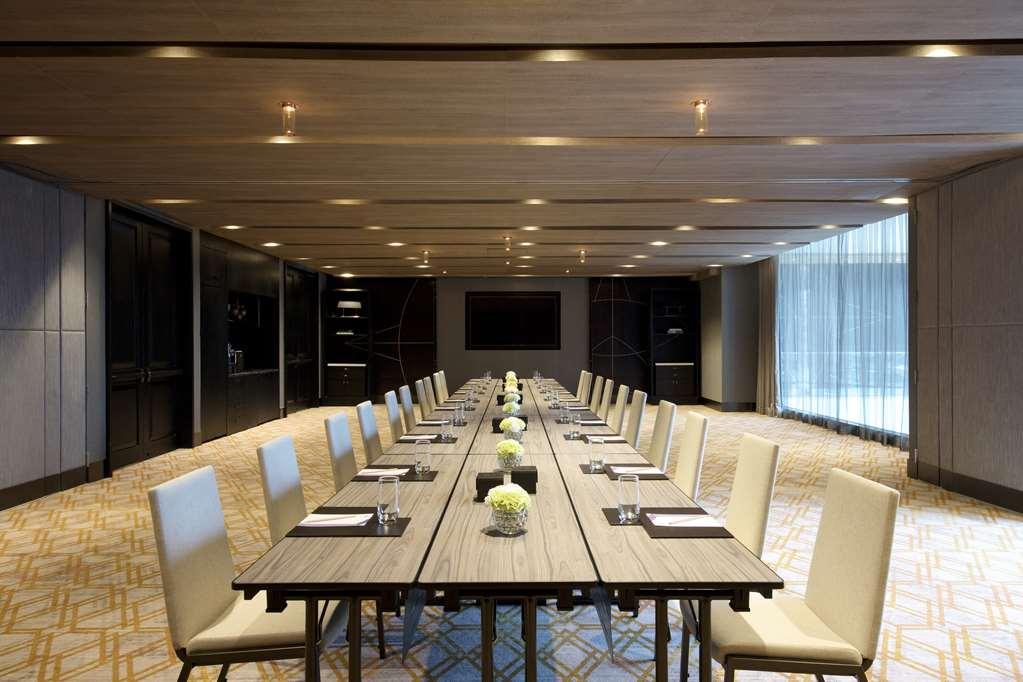 Hyatt Regency Sukhumvit Khách sạn 5*